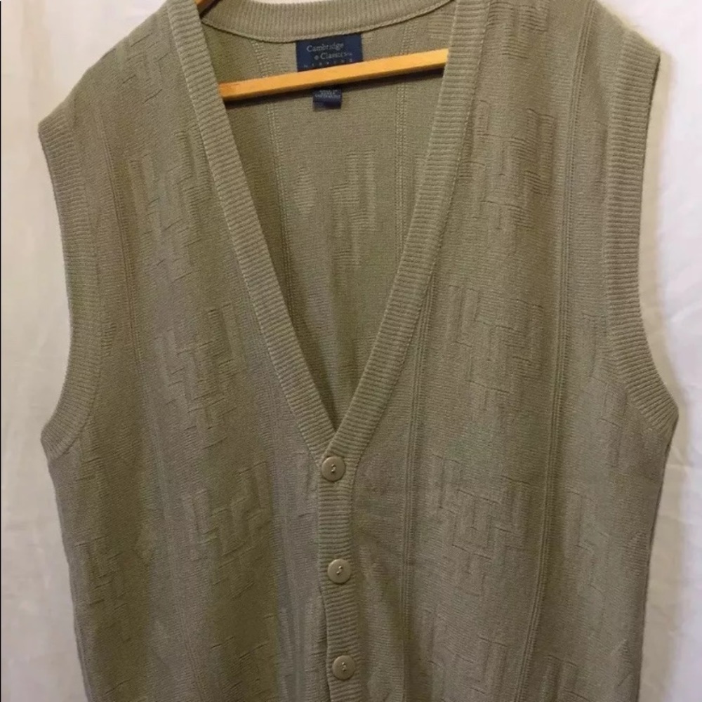 Men’s L Cambridge classic button sweater